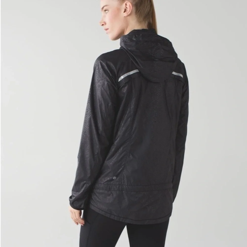 Lululemon Miss Misty women's Desert Snake Embossed Jacket size 4 relaxed fit